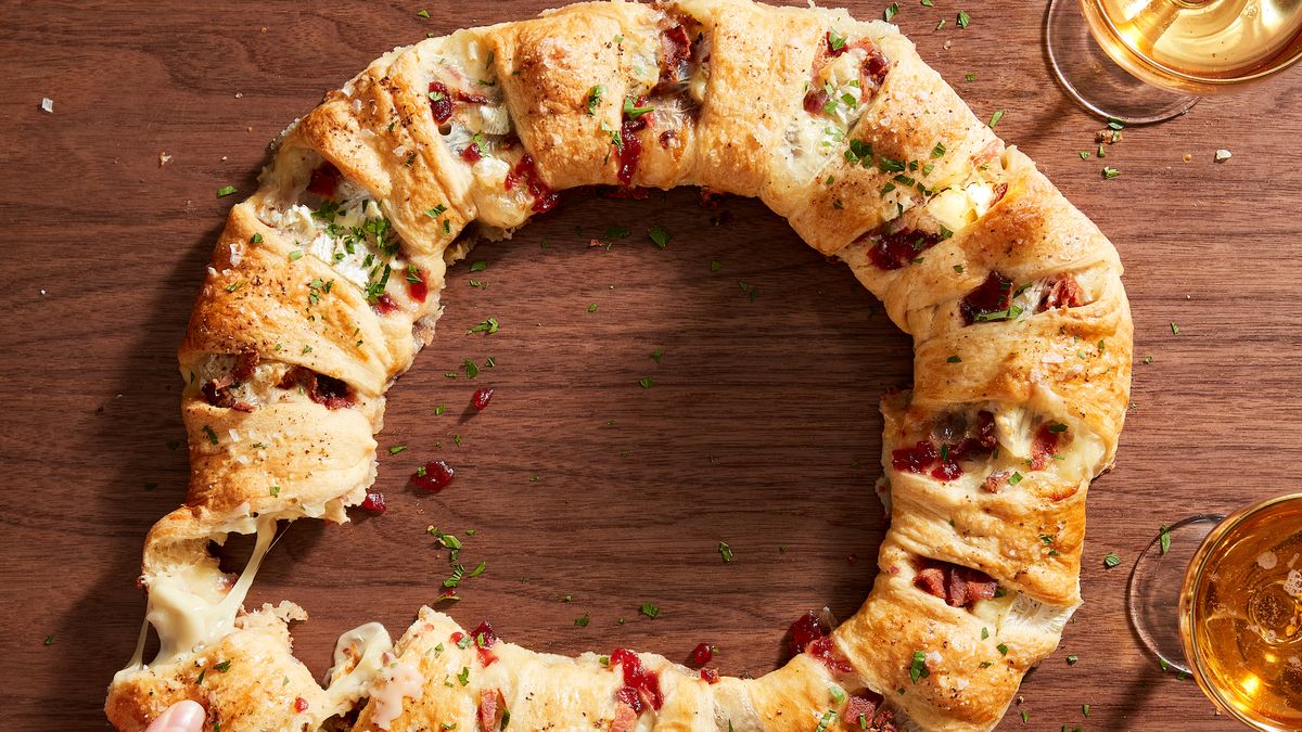preview for This Bacon Brie Crescent Ring Is The Ultimate Holiday Appetizer