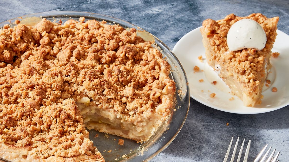 preview for This Spiced Apple Crumble Pie Is The Best Of Both Worlds