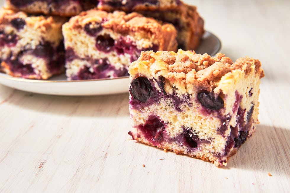 Blueberry Buckle Recipe - How to Make Blueberry Buckle