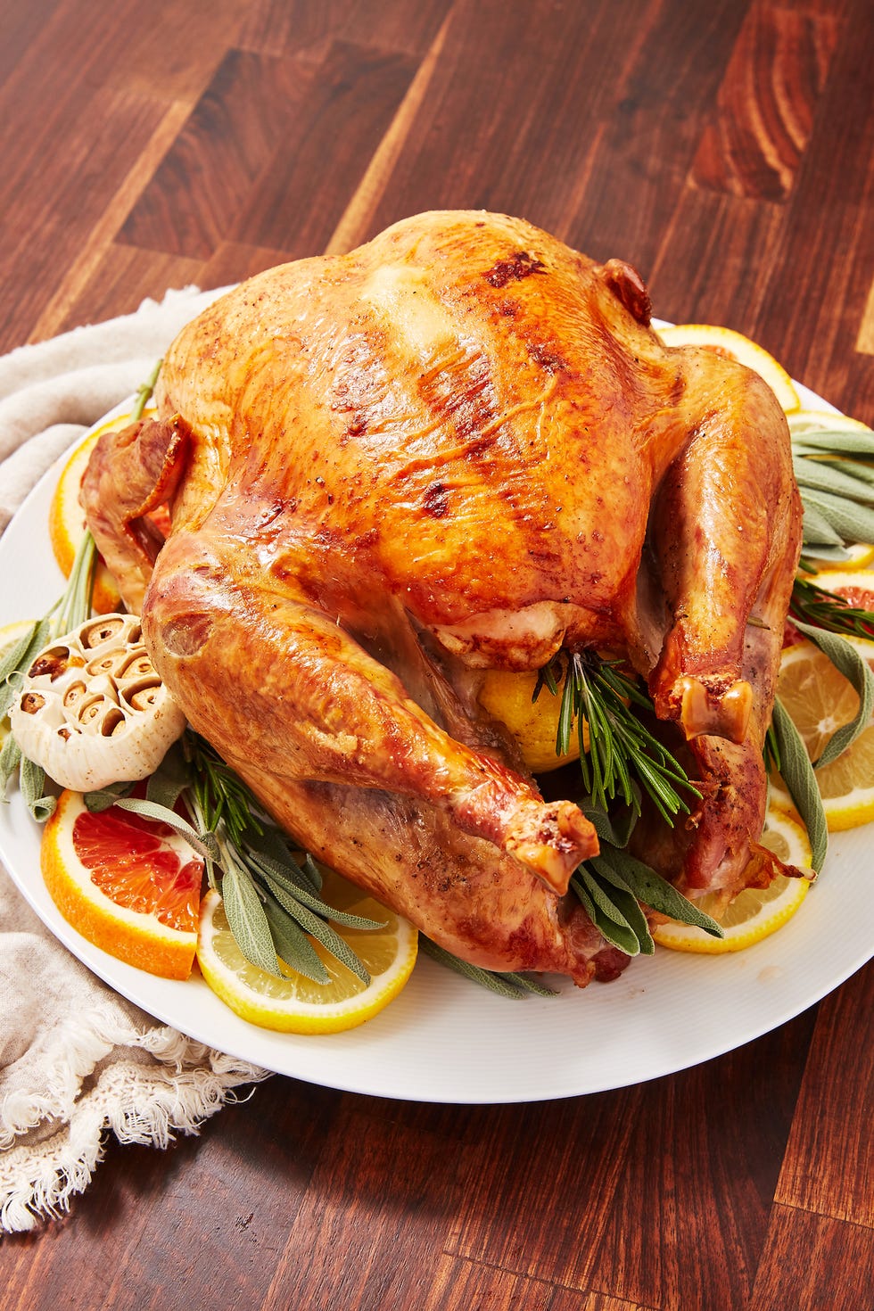 https://hips.hearstapps.com/hmg-prod/images/delish-190910-turkey-brine-0075-portrait-pf-1568996823.jpg?crop=0.9997369113391213xw:1xh;center,top&resize=980:*