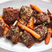 saucy slow cooker short ribs with carrots and onions