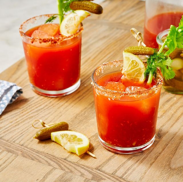 https://hips.hearstapps.com/hmg-prod/images/delish-191018-dill-pickle-bloody-mary-0055-landscape-pf-1583527402.jpg?crop=0.668xw:1.00xh;0.184xw,0&resize=640:*