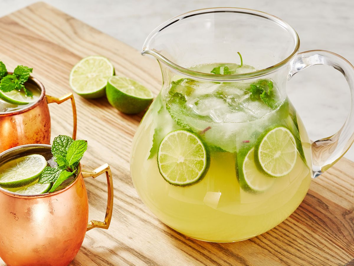 https://hips.hearstapps.com/hmg-prod/images/delish-191018-moscow-mule-punch-0144-landscape-pf-1573163319.jpg?crop=0.8891228070175439xw:1xh;center,top&resize=1200:*