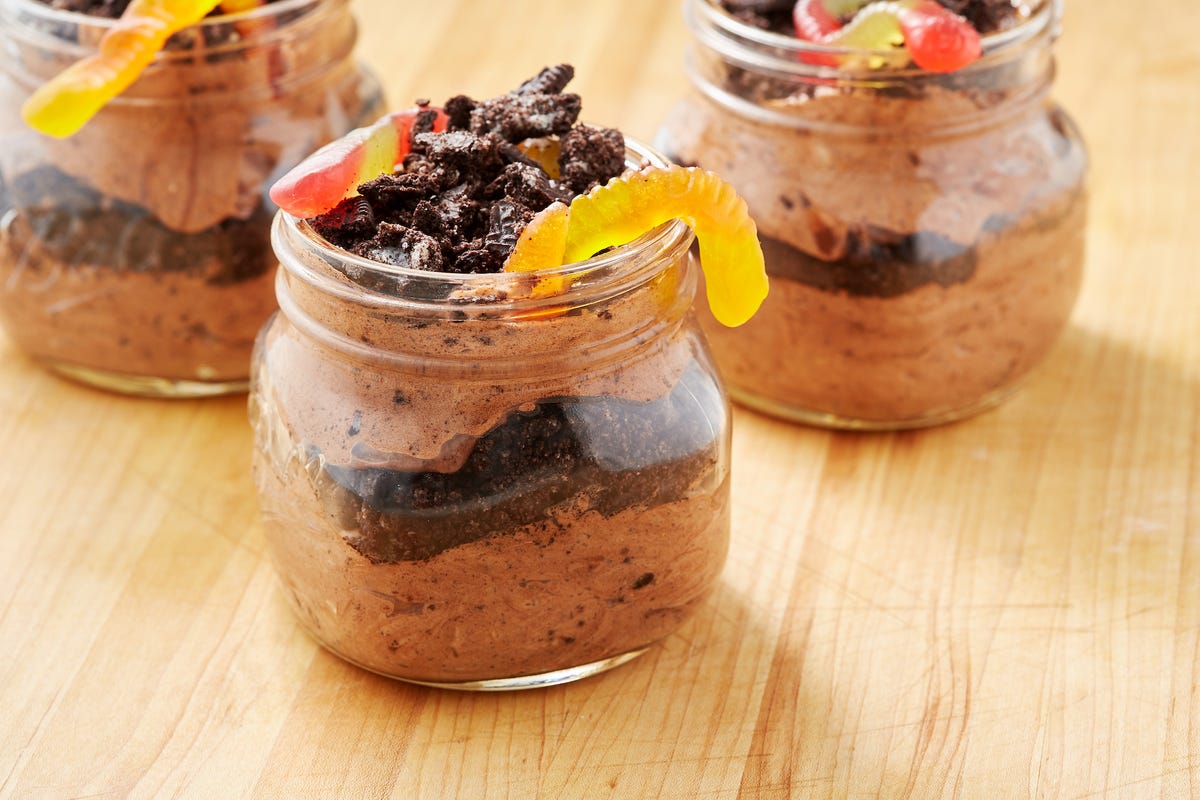 preview for Spooky-Sweet Dirt Pudding Is The Perfect Halloween After-School Treat