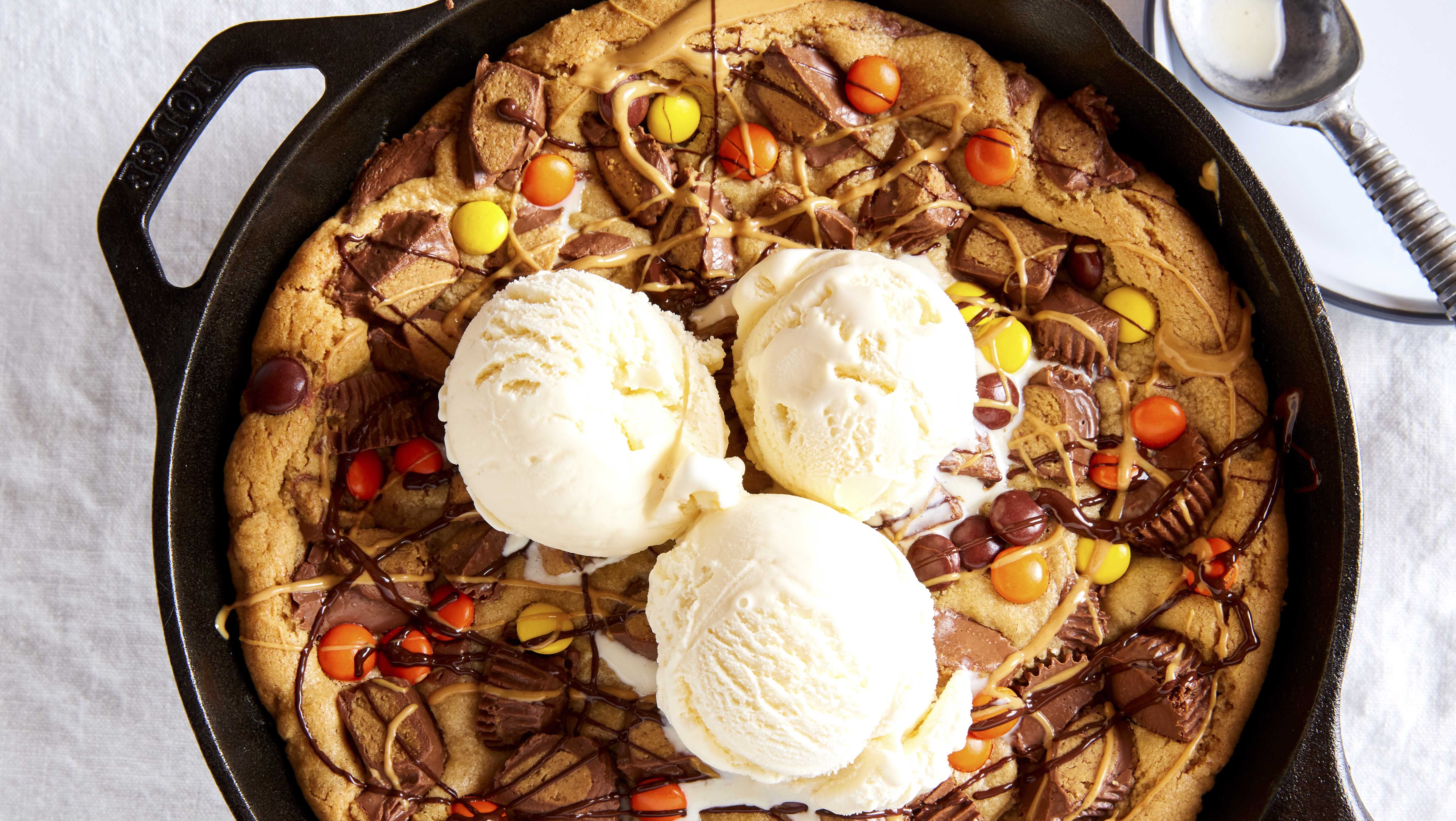 Giant Peanut Butter Chocolate Chip Skillet Cookie {you need this