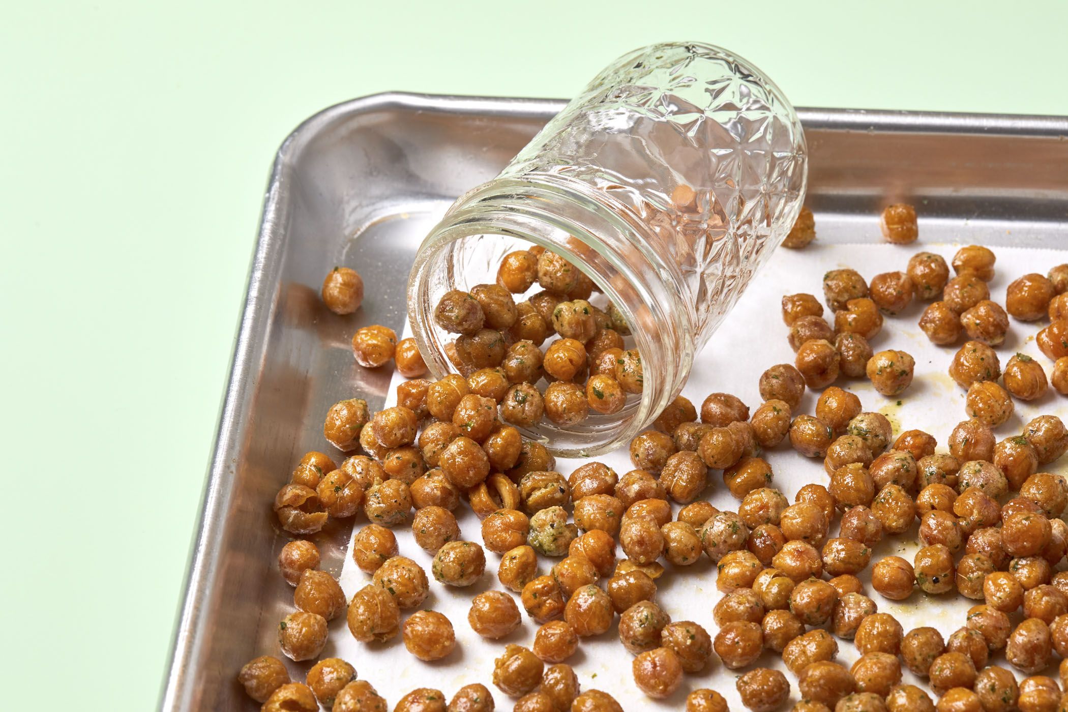 https://hips.hearstapps.com/hmg-prod/images/delish-202008-coolranchchickpeas-219-lslo-jpg-1642053795.jpg