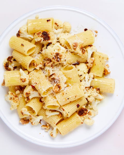 garlicky roasted cauliflower pasta