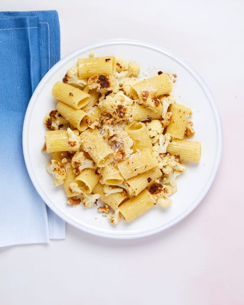 garlicky roasted cauliflower pasta