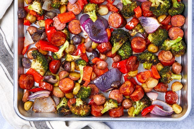 https://hips.hearstapps.com/hmg-prod/images/delish-202104-sheetpansausageveggies-045-1618755732.jpg?resize=640:*