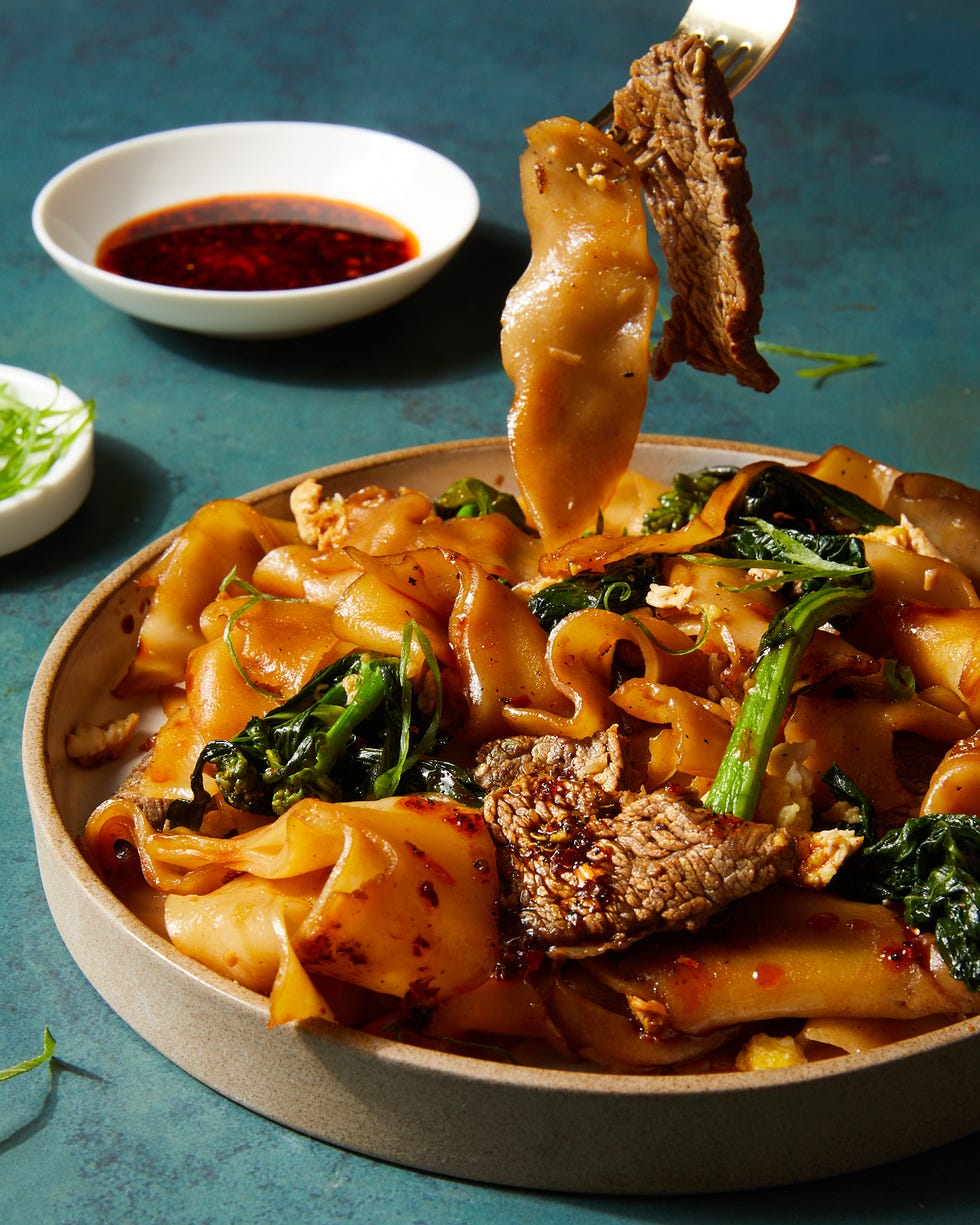 steak pad see ew with chinese broccoli and egg