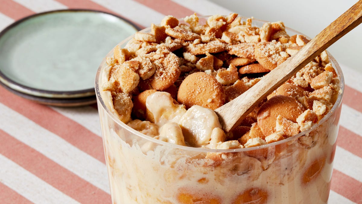 Video player poster image preview for How To Make Vanilla Bean Banana Pudding