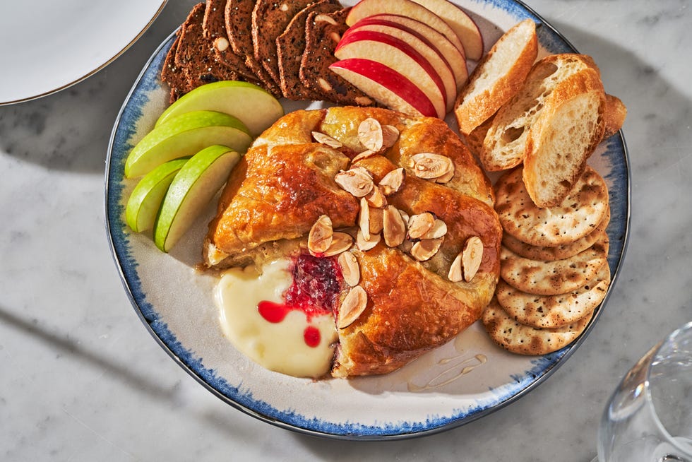 baked brie in puff pastry