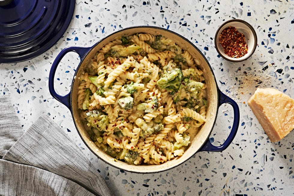 one pot creamy broccoli cheese pasta