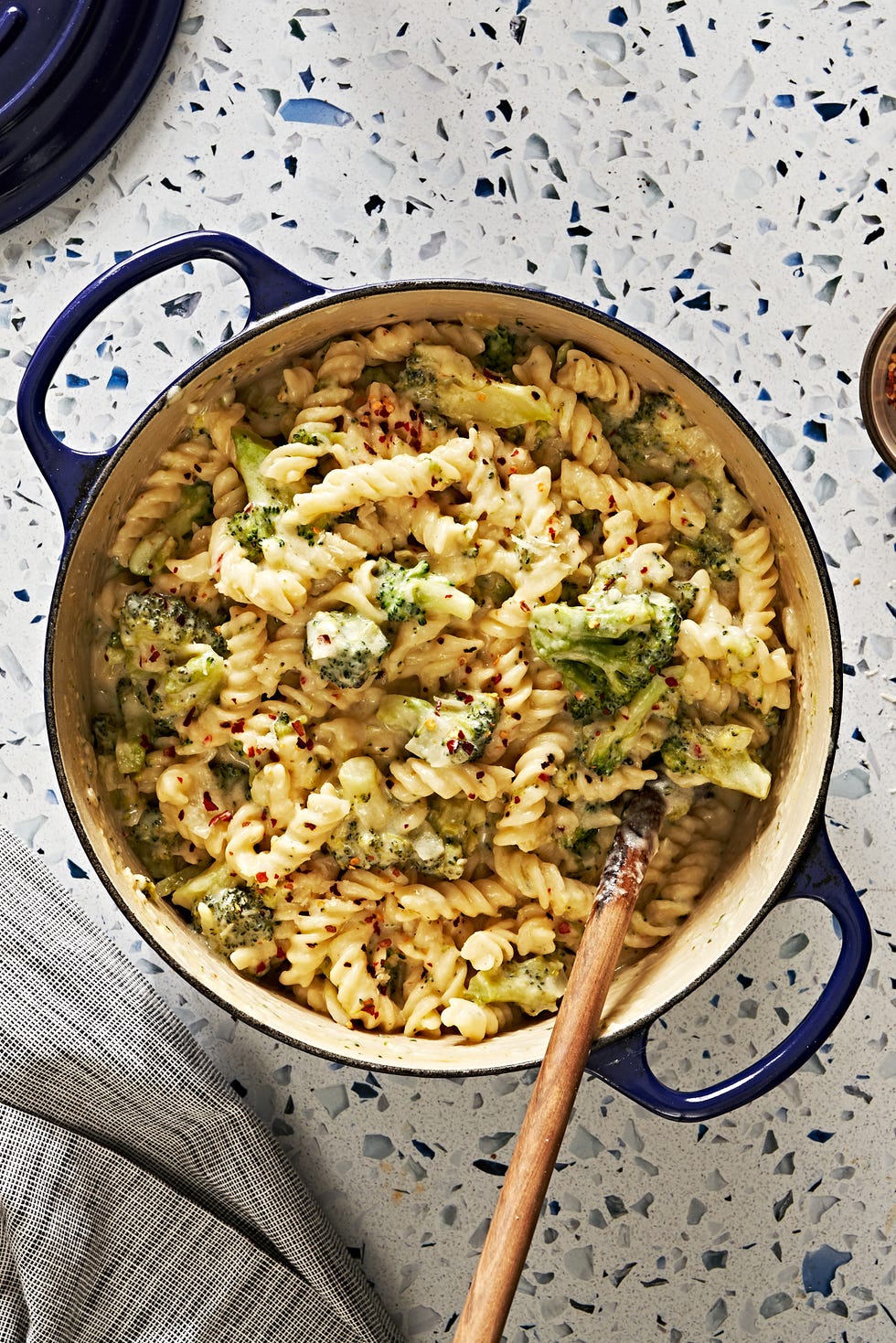 one pot creamy broccoli cheese pasta