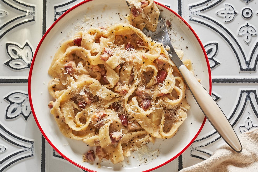 plate of pasta alla gricia
