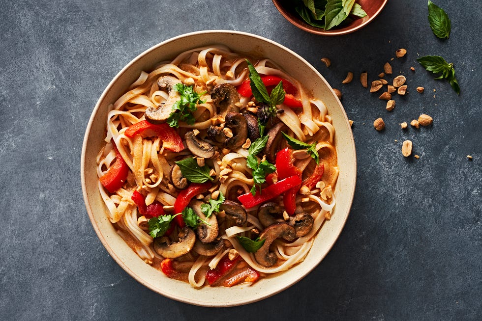 thai peanut noodle soup