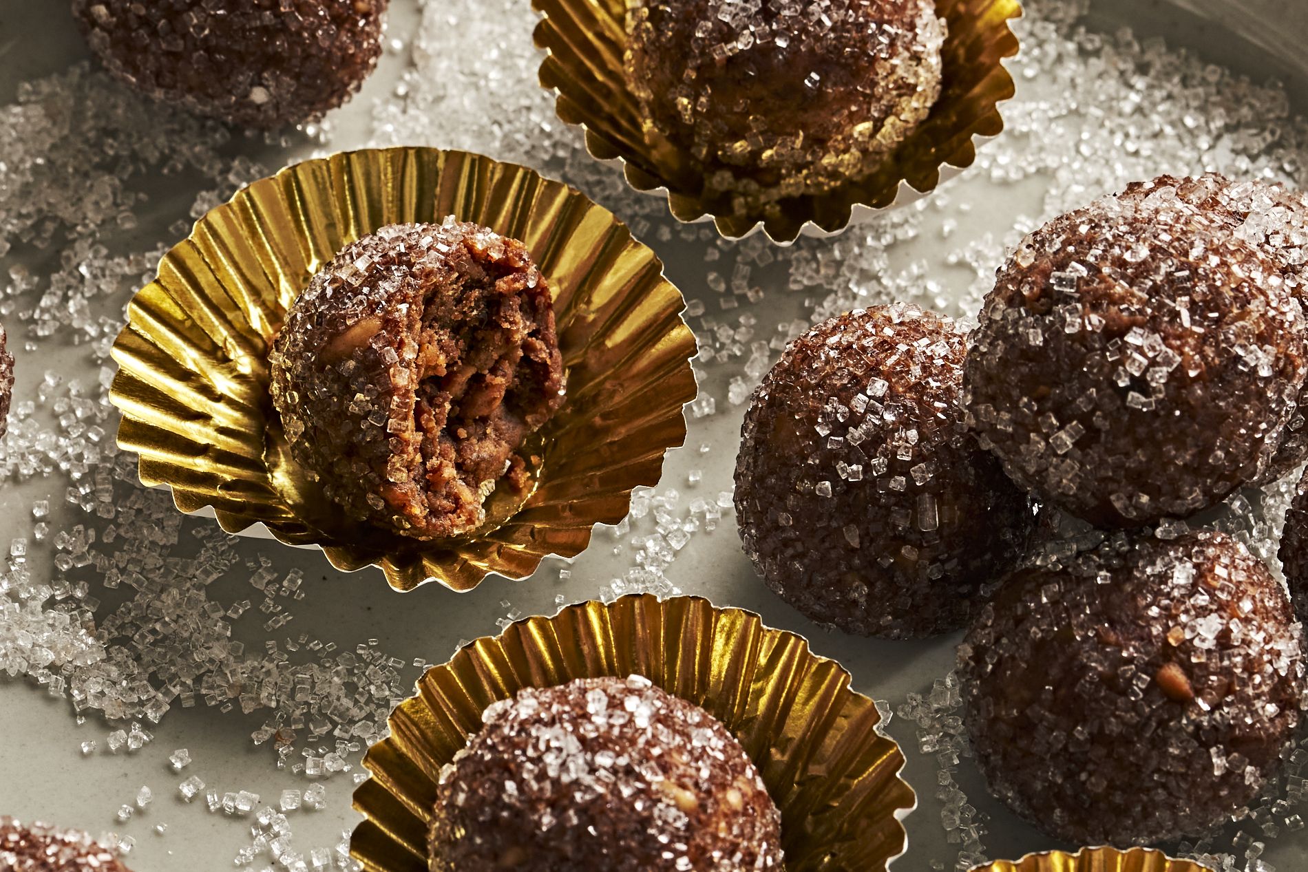 Photos: No-Bake, 5-Ingredient Whiskey Ball Recipe for the Holidays