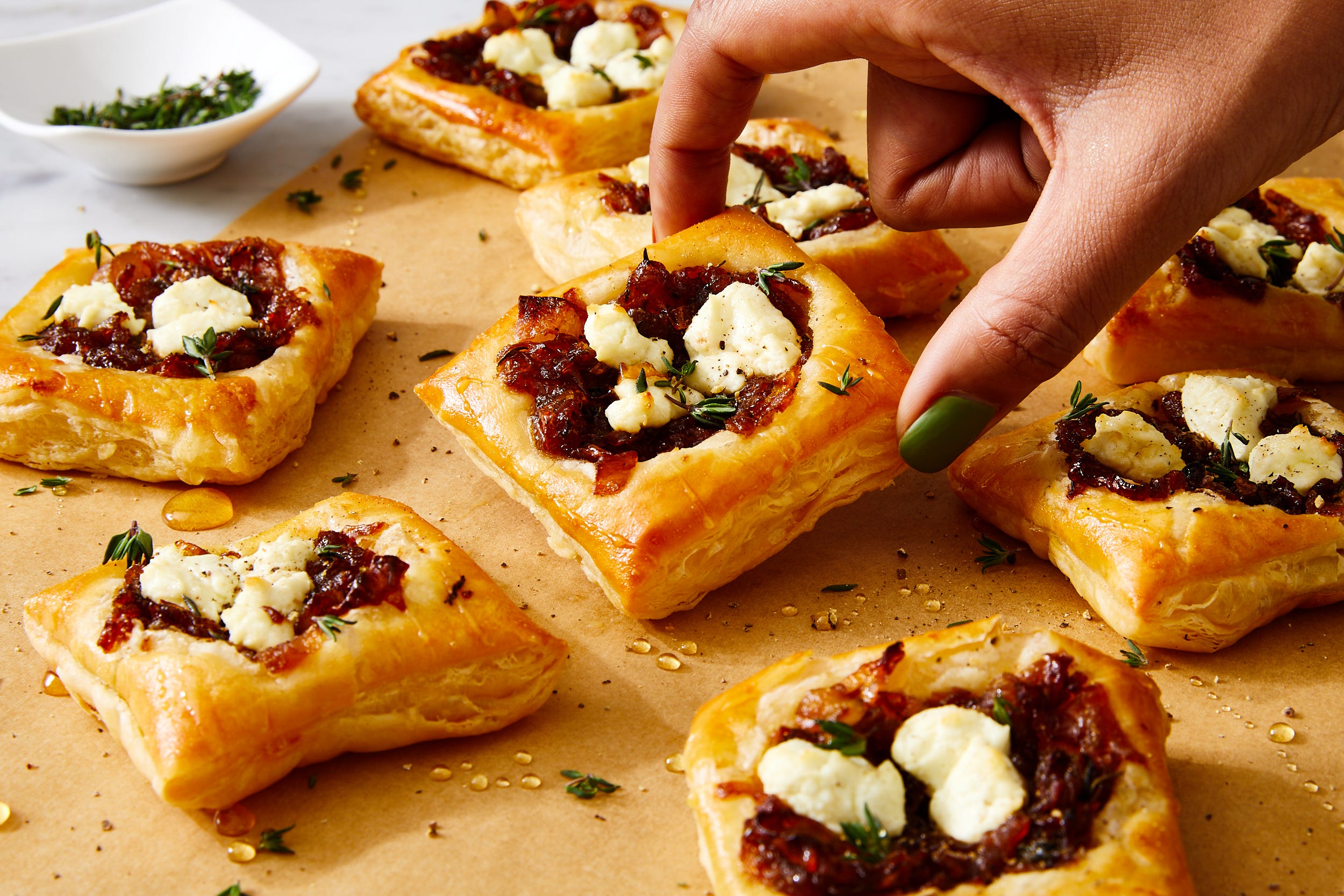 Caramelized Onion & Goat Cheese Bites Are The Best Pre-Dinner Snack