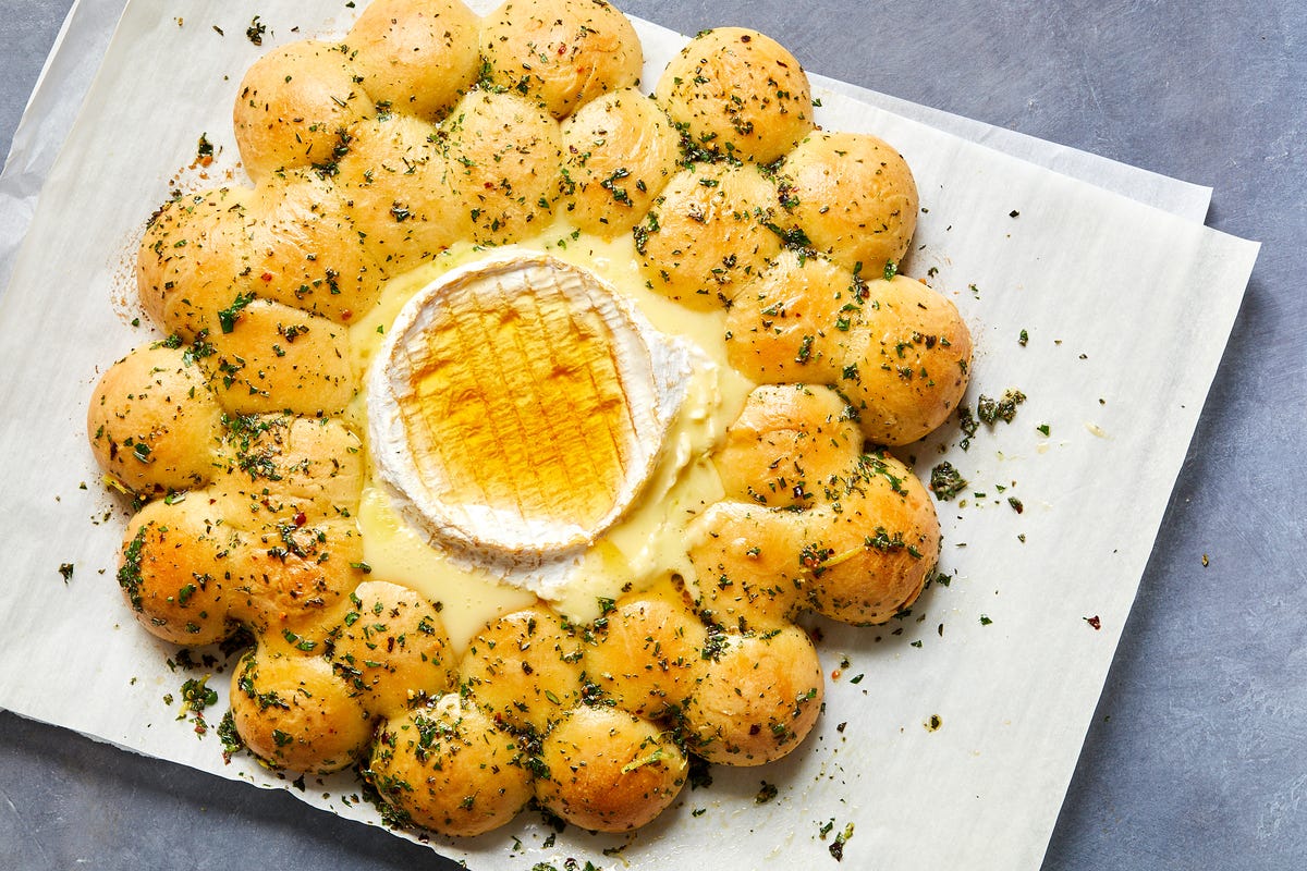 baked brie wreath bread