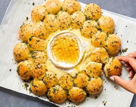 baked brie wreath bread