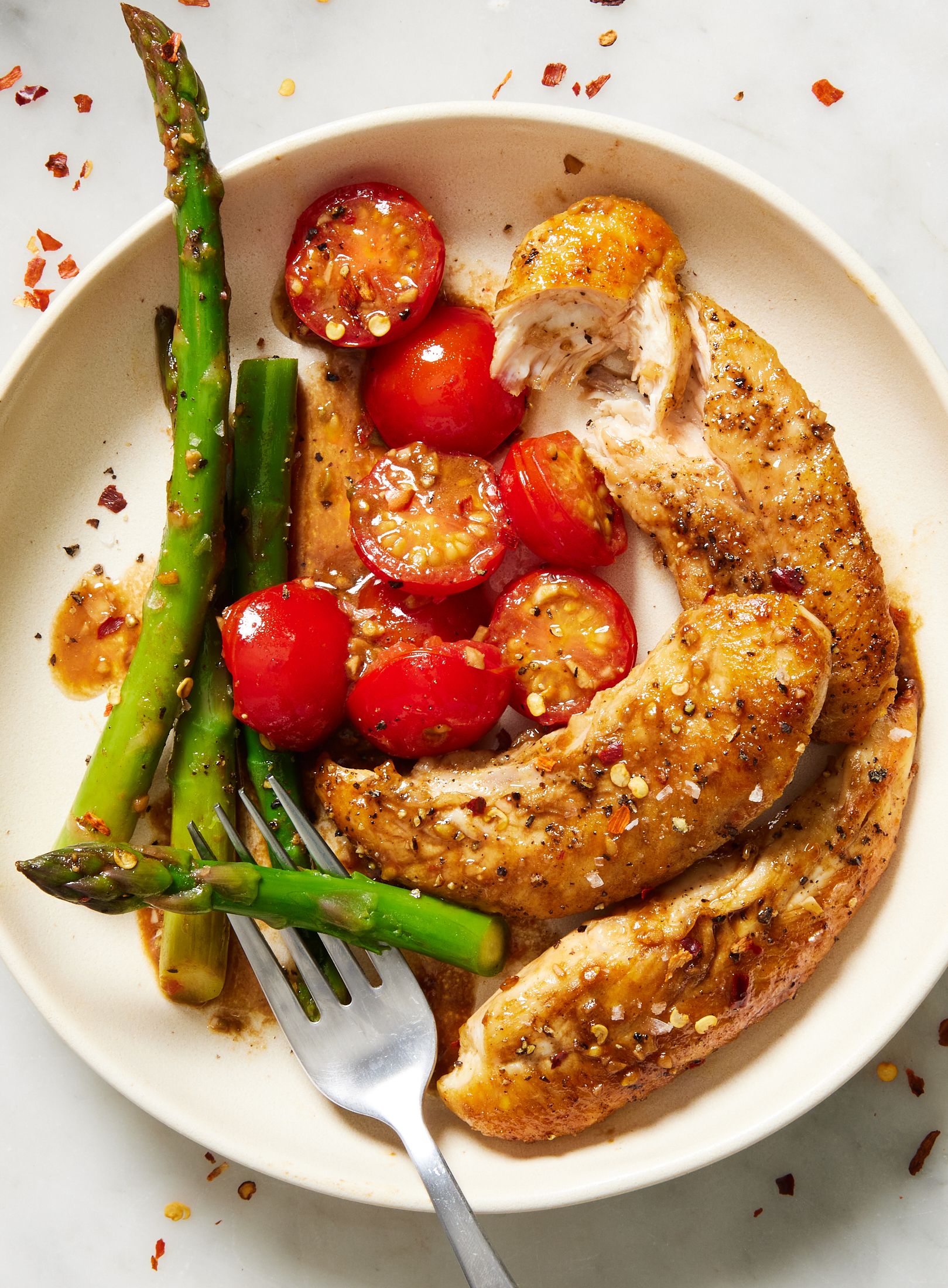 https://hips.hearstapps.com/hmg-prod/images/delish-221130-one-pan-balsamic-chicken-and-asparagus-0803-eb-1670449564.jpg