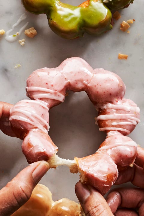 strawberry lemonade mochi pon de ring donuts
