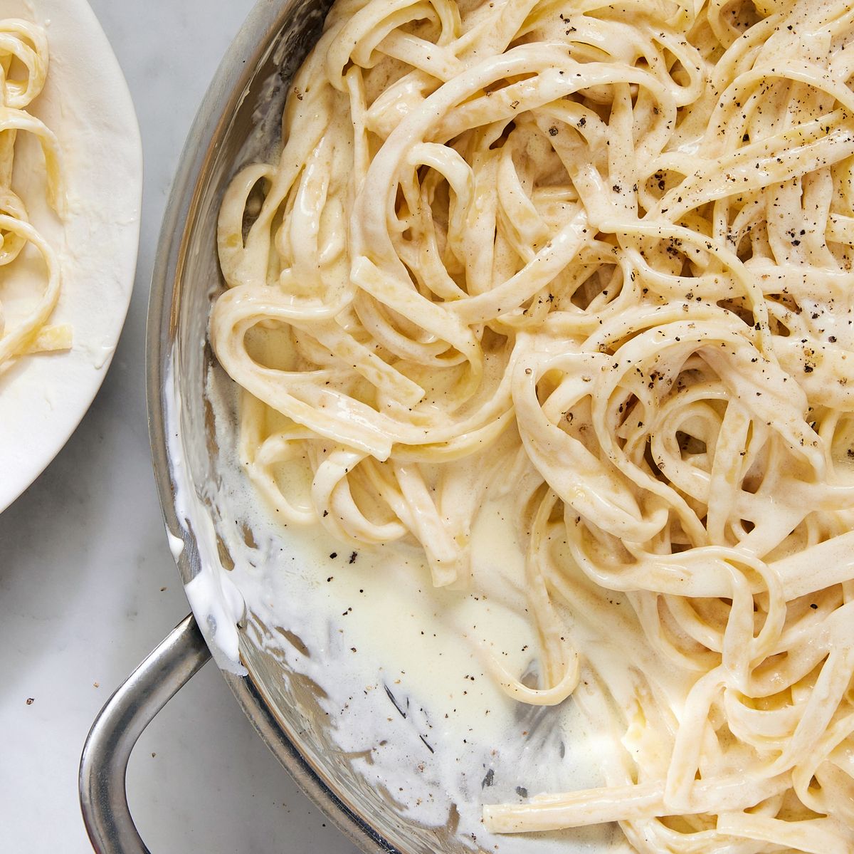 alfredo sauce made with heavy cream garlic and butter