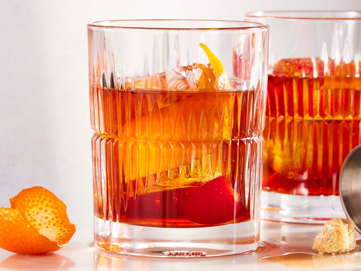 Best Old Fashioned Cocktail Recipe - How To Make A Classic Old Fashioned