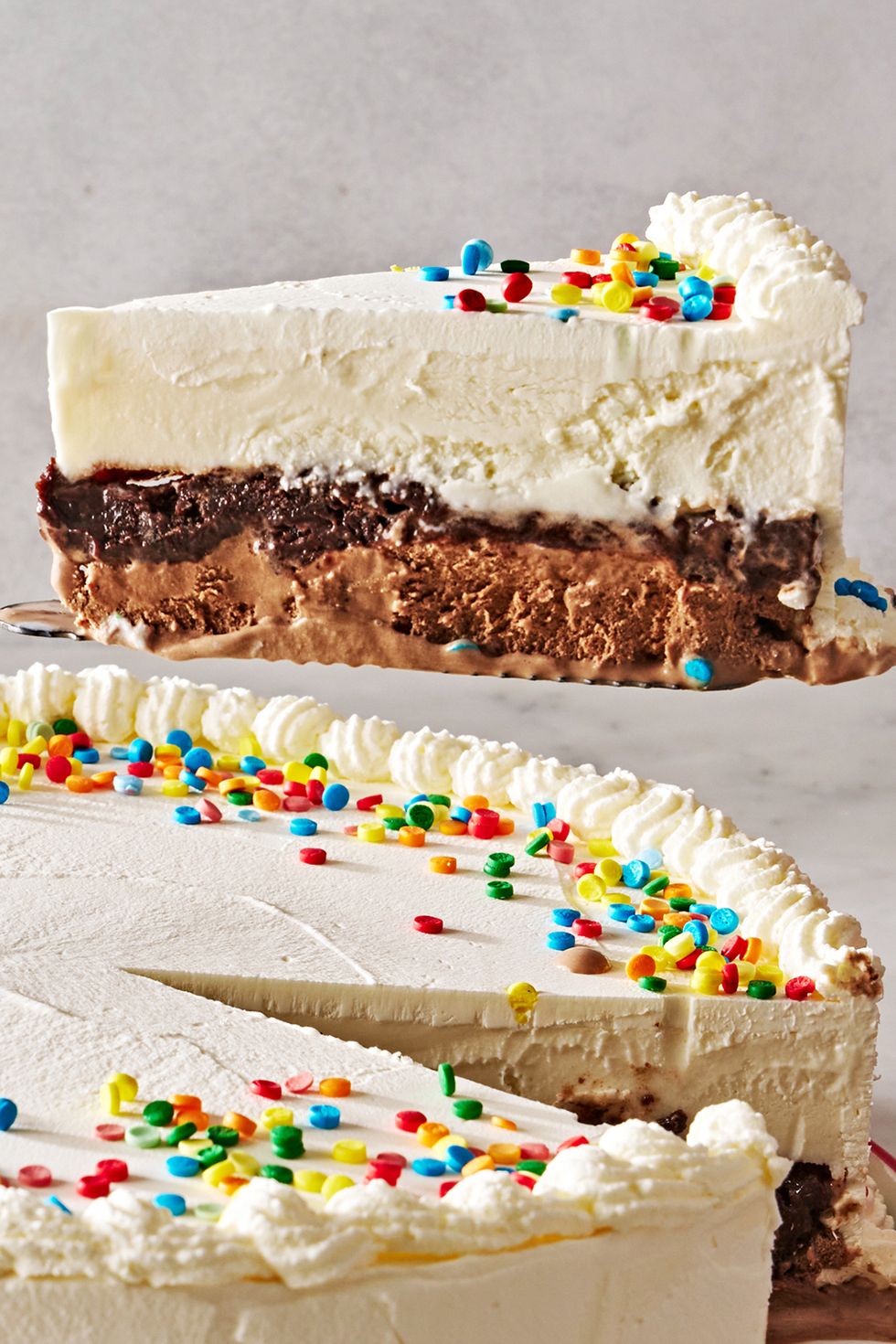 https://hips.hearstapps.com/hmg-prod/images/delish-230227-dairy-queen-ice-cream-cake-002-ab-web-social-6413ad6e4022c.jpg?crop=0.8333333333333334xw:1xh;center,top&resize=980:*