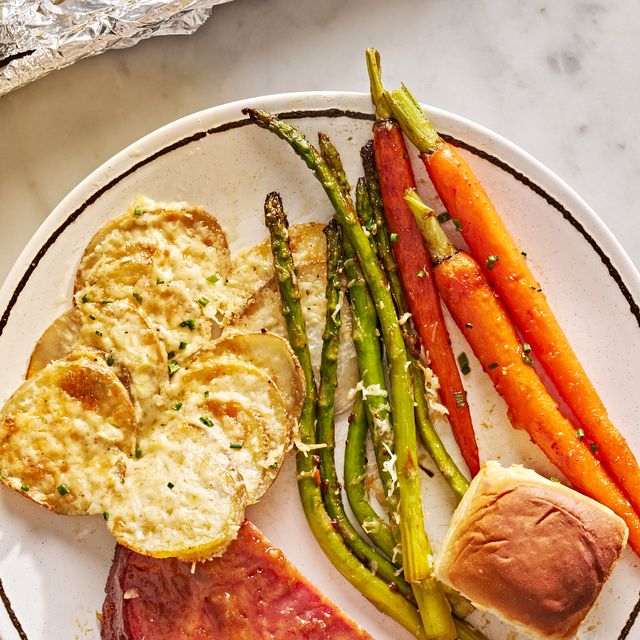 https://hips.hearstapps.com/hmg-prod/images/delish-230228-sheet-pan-easter-dinner-005-ab-web-secondary-6413af96d47ca.jpg?crop=0.825xw:0.825xh;0.0913xw,0.138xh&resize=640:*