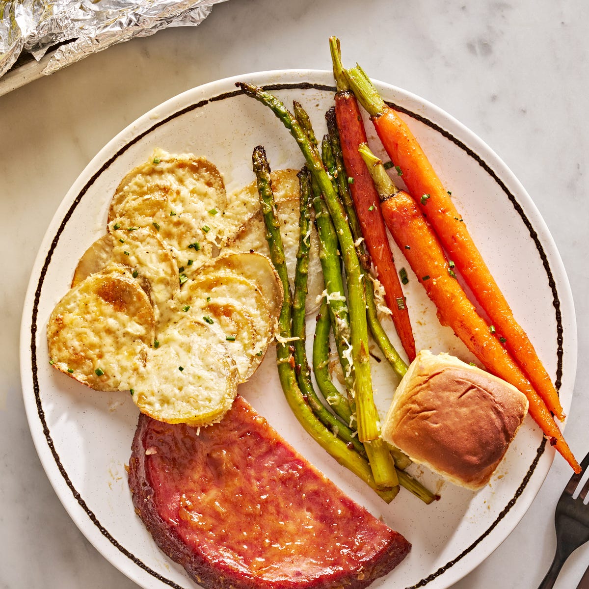 Sheet Pan Christmas Dinner (Christmas Ham Dinner) Recipe - The Cookie  Rookie®