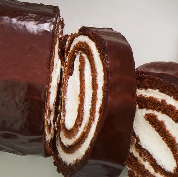 swiss roll cake sliced