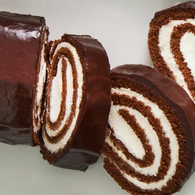 swiss roll cake slices