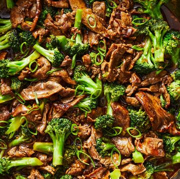 thinly sliced, velveted flank steak in a rich brown sauce with tender crisp broccoli
