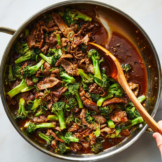 thinly sliced, velveted flank steak in a rich brown sauce with tender crisp broccoli