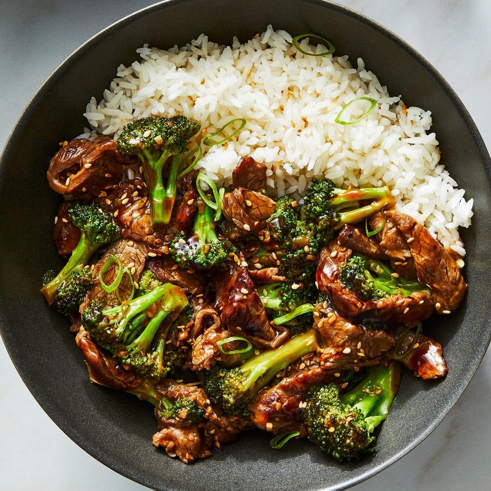 thinly sliced, velveted flank steak in a rich brown sauce with tender crisp broccoli