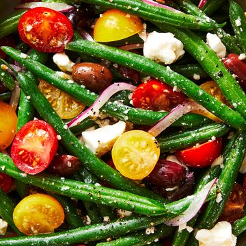 green bean salad with tomatoes and feta