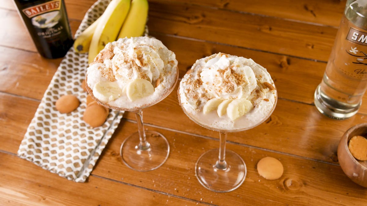 Best Banana Cream Pie Martini Recipe - How to Make Banana Cream Pie Martini