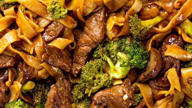 beef and broccoli noodles