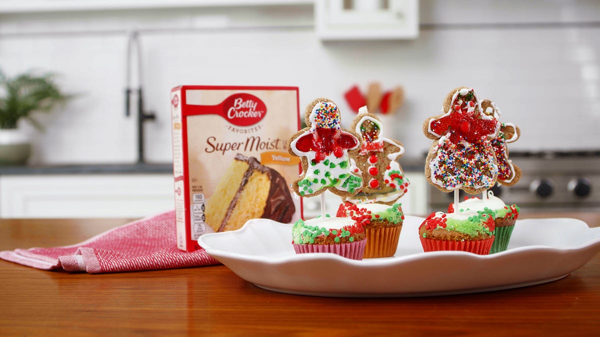 preview for Gingerbread Cupcakes With Cheesecake Frosting
