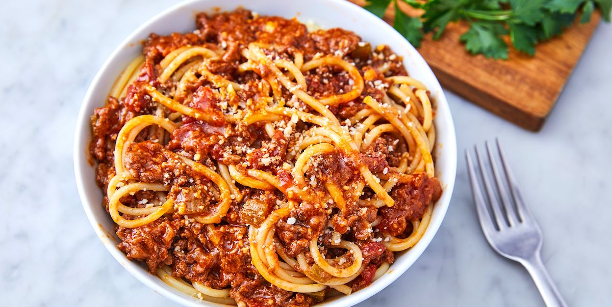 The classic Bolognese sauce recipe for any pasta dish