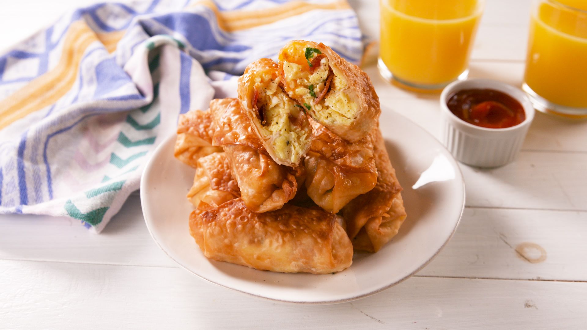 Best Breakfast Egg Rolls Recipe - How to Make Breakfast Egg Rolls