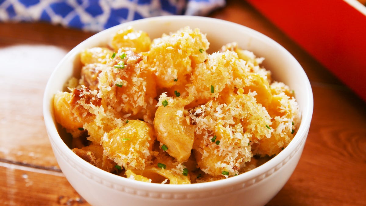 preview for Your Friends Will Devour This Buffalo Mac & Cheese Straight From The Pan