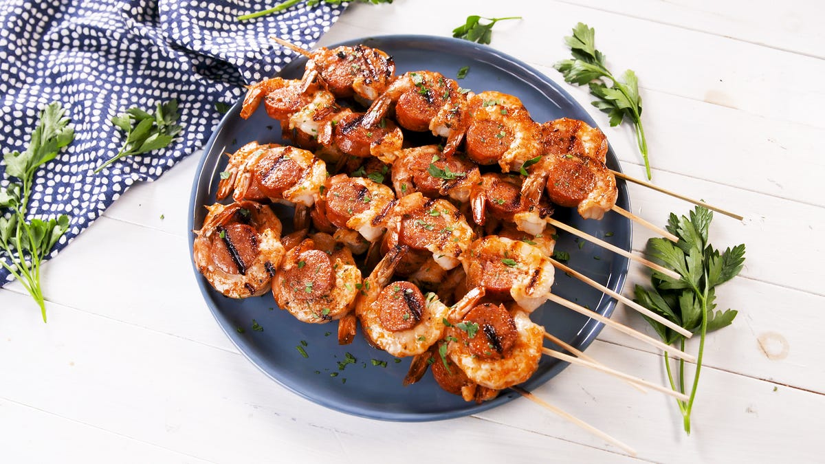 https://hips.hearstapps.com/hmg-prod/images/delish-cajun-butter-shrimp-skewers-still003-1-1565902537.jpg?crop=0.75xw:1xh;center,top&resize=1200:*