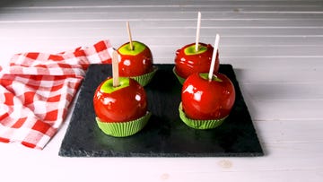 Food, Red, Candy apple, Fruit, Apple, Dessert, Plant, Cake, Produce, Rose family, 