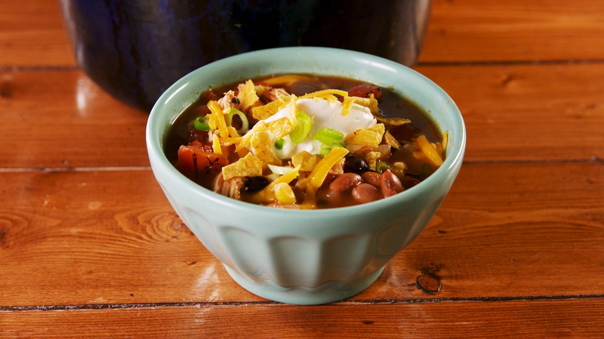 https://hips.hearstapps.com/hmg-prod/images/delish-chicken-taco-soup-still003-1548457132.jpg?crop=1xw:1xh;center,top&resize=1200:*