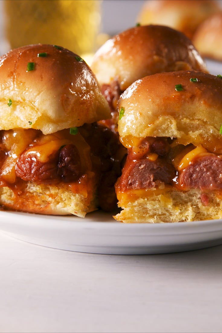dish, food, cuisine, hamburger, slider, cheeseburger, ingredient, breakfast roll, bun, finger food,
