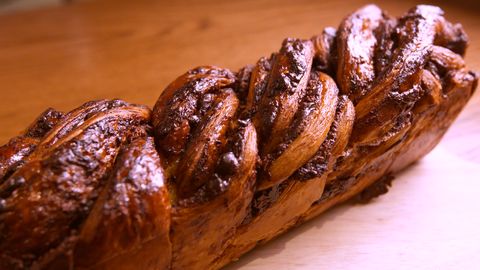 preview for This Nutella-Stuffed Bread Is New York's Most Iconic Dessert