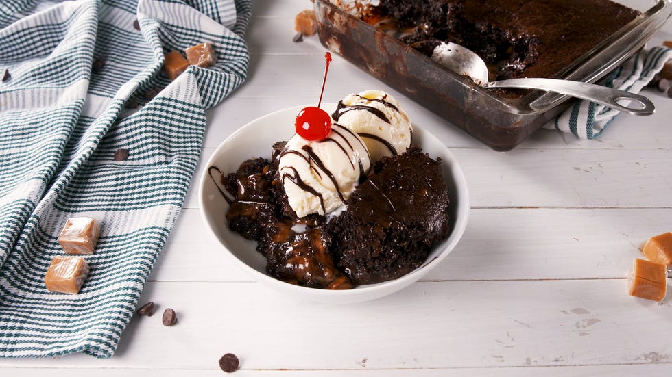 Food, Sundae, Frozen dessert, Dish, Dessert, Cuisine, Ice cream, Ingredient, Chocolate syrup, Chocolate brownie, 