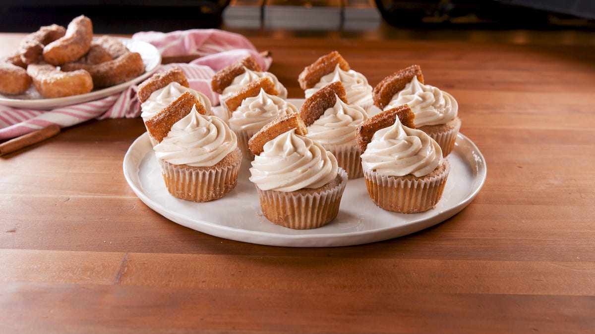 preview for Churro Cupcakes Taste Just Like A Churro!